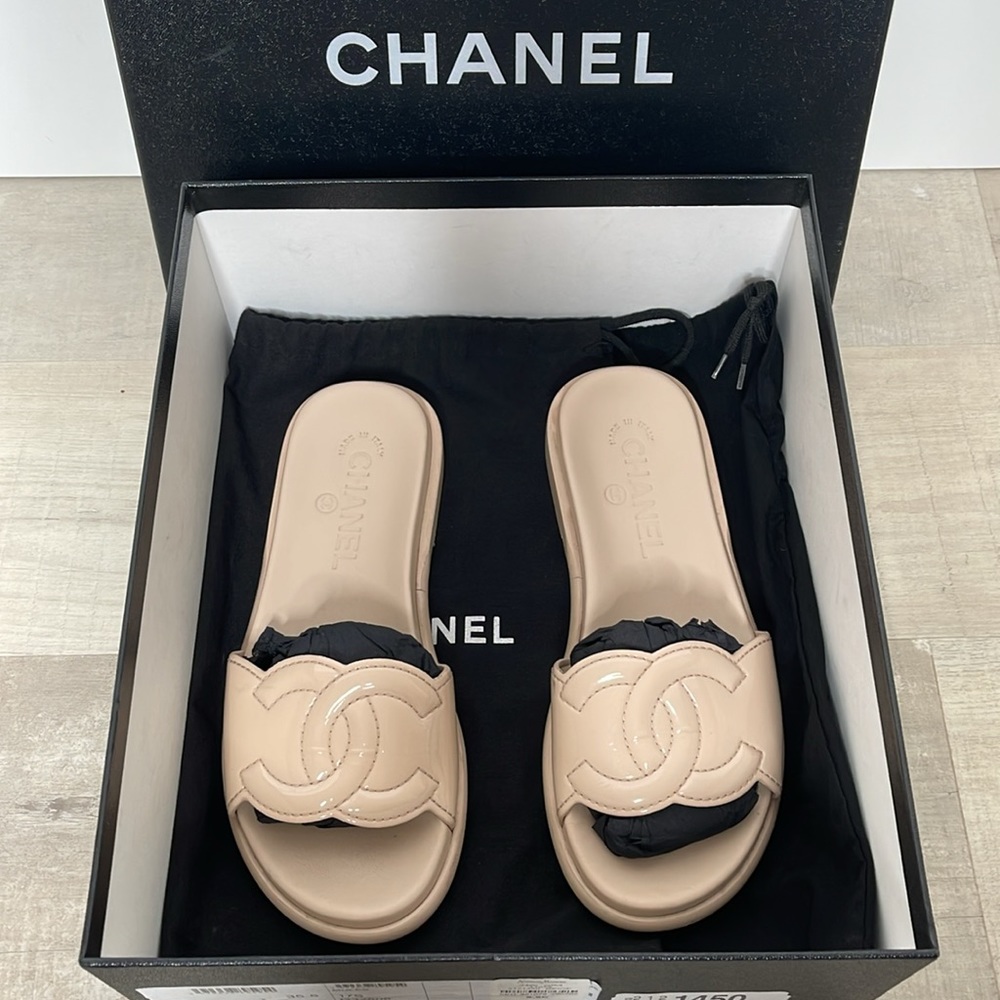 CHANEL CC Beige Patent Calfskin Leather Sandal Mules with Box - Picture 3 of 17